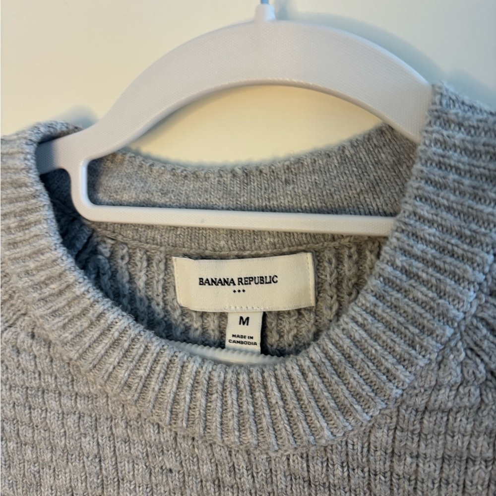 Banana Republic Light Gray Crewneck Sweater - Picture 4 of 9